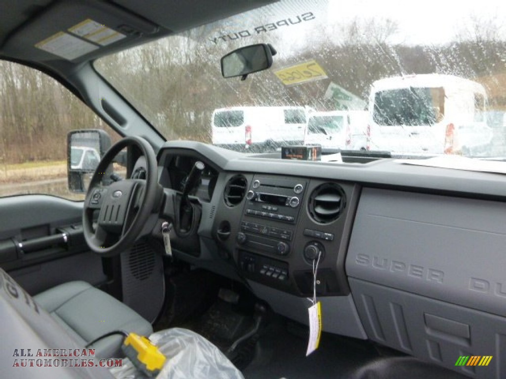 2015 F550 Super Duty XL Regular Cab 4x4 Dump Truck - Oxford White / Steel photo #14