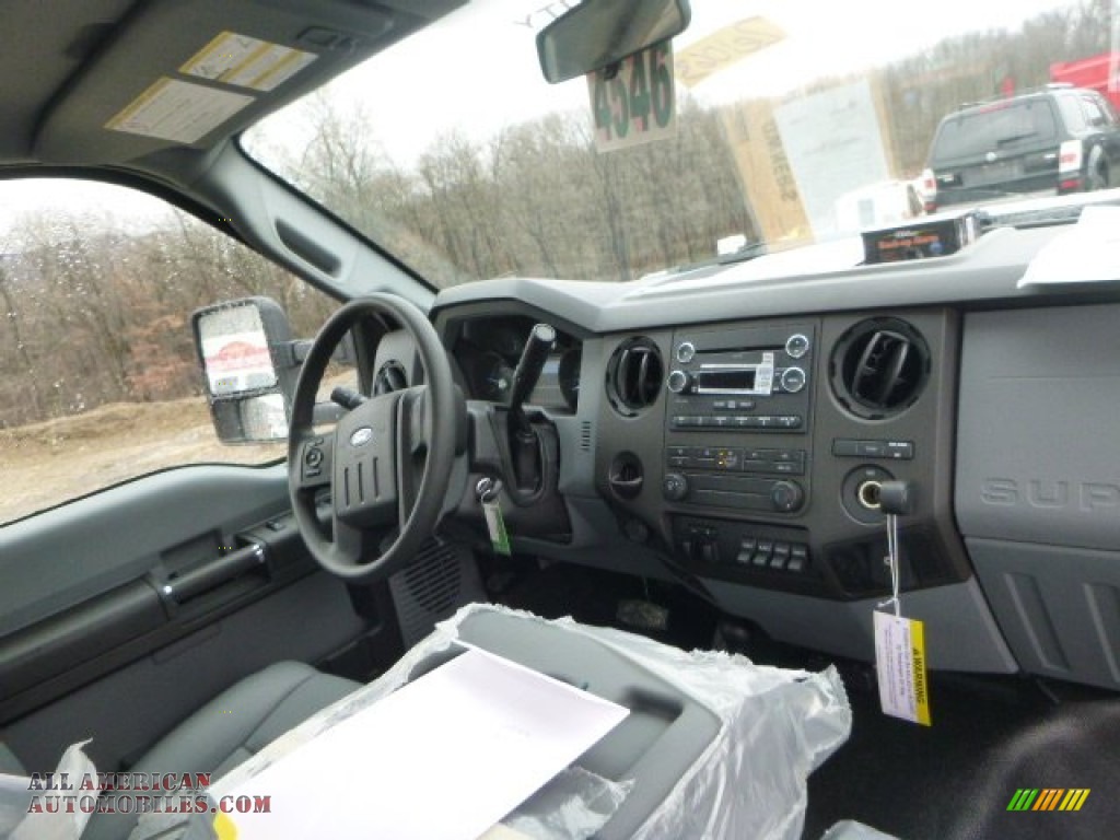 2015 F550 Super Duty XL Regular Cab 4x4 Dump Truck - Oxford White / Steel photo #13