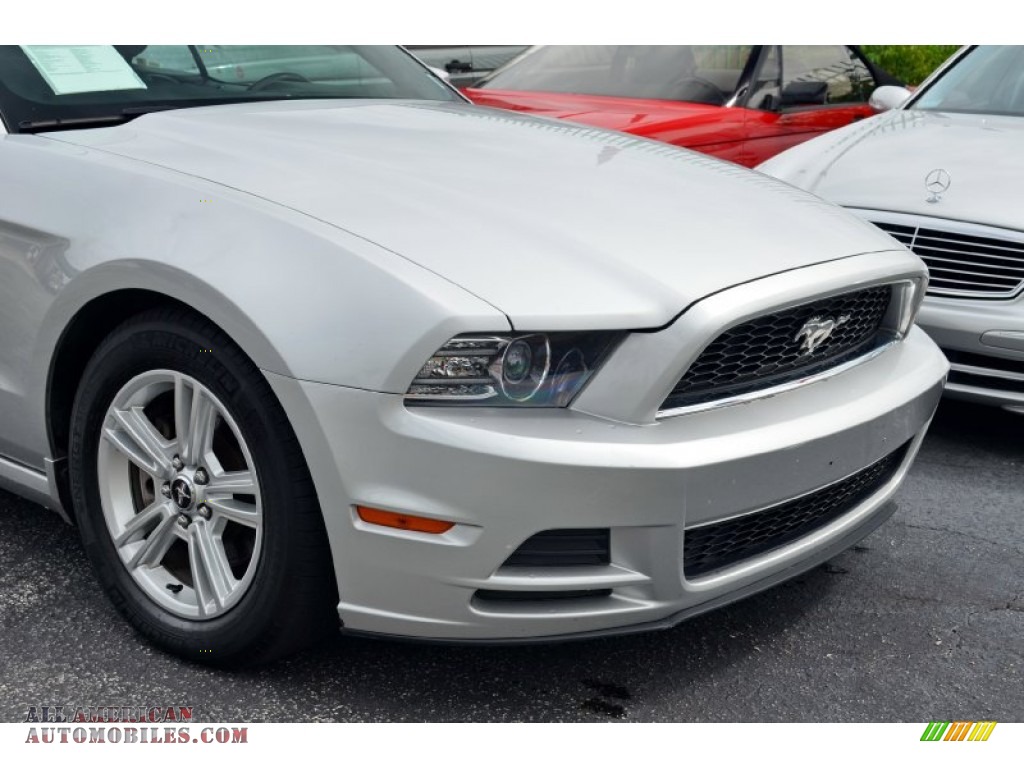 2013 Mustang V6 Premium Convertible - Ingot Silver Metallic / Charcoal Black photo #6