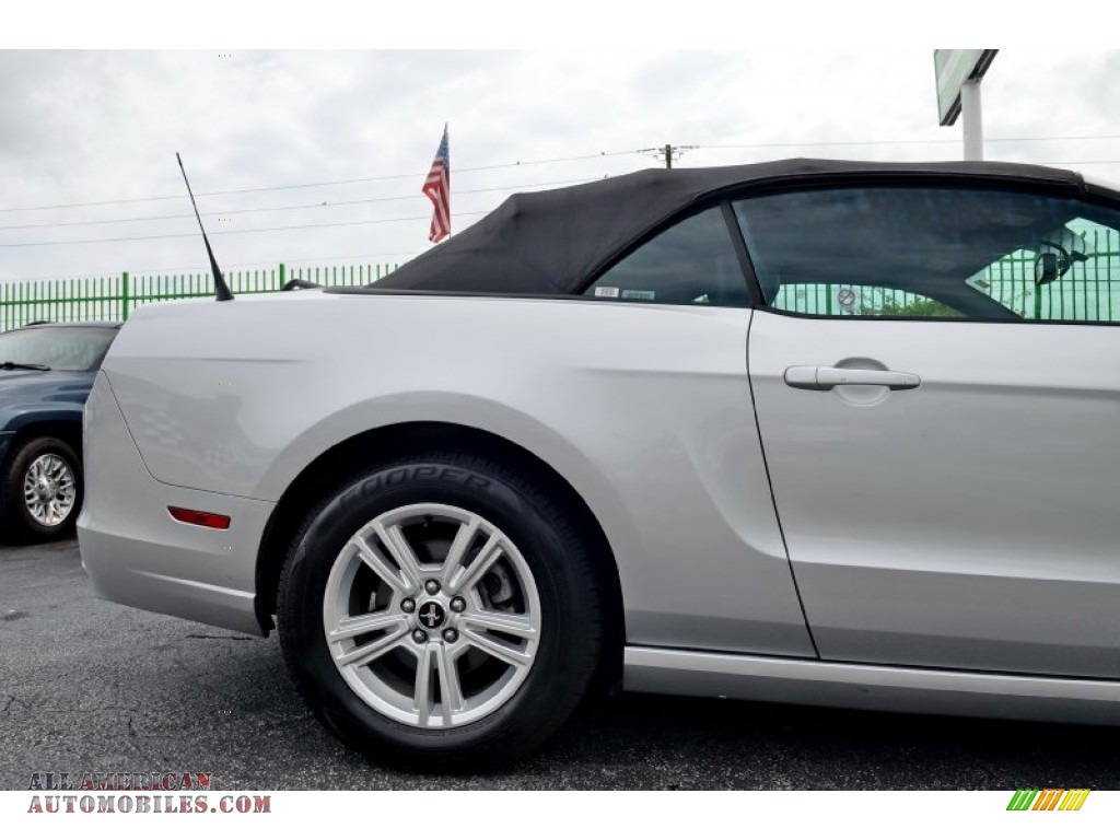 2013 Mustang V6 Premium Convertible - Ingot Silver Metallic / Charcoal Black photo #11