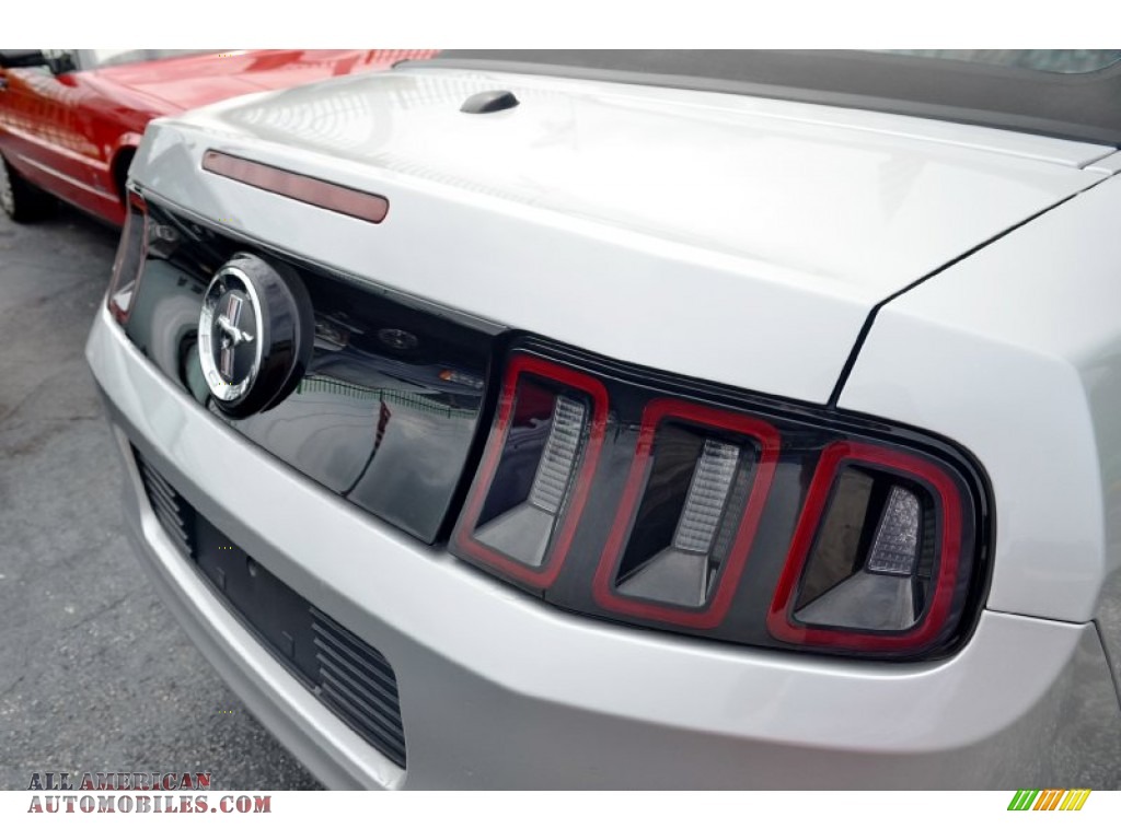2013 Mustang V6 Premium Convertible - Ingot Silver Metallic / Charcoal Black photo #15