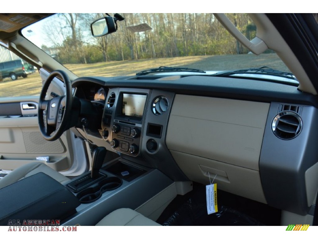 2015 Expedition XLT 4x4 - Oxford White / Dune photo #18