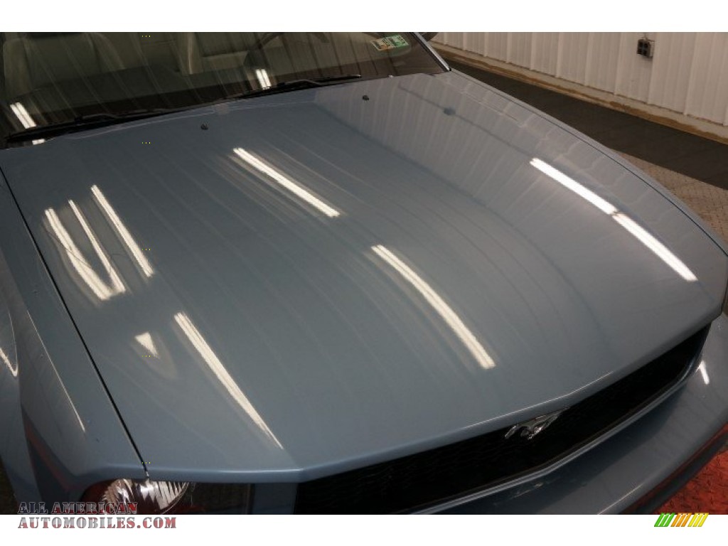2006 Mustang V6 Premium Convertible - Windveil Blue Metallic / Light Graphite photo #40