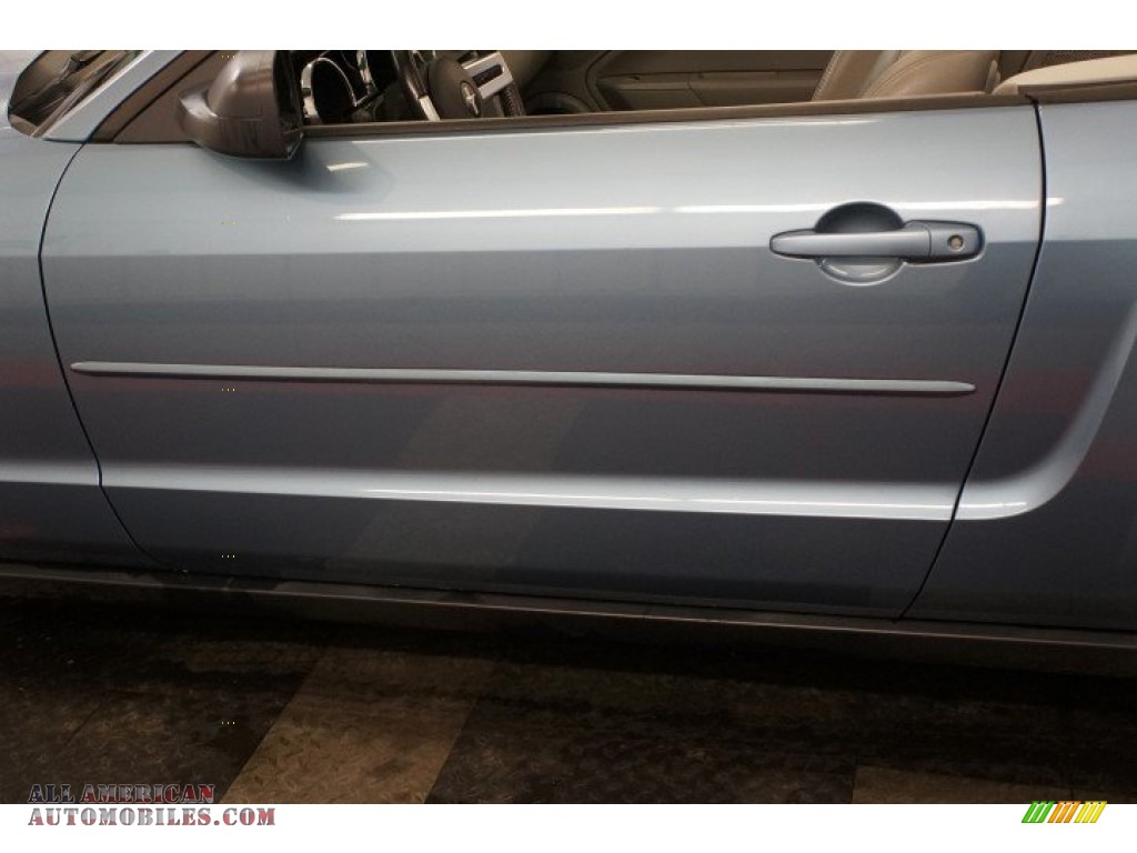 2006 Mustang V6 Premium Convertible - Windveil Blue Metallic / Light Graphite photo #58