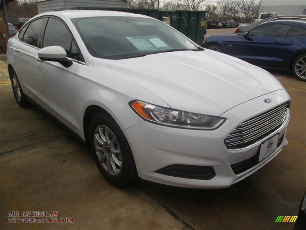 Oxford White / Earth Gray Ford Fusion S