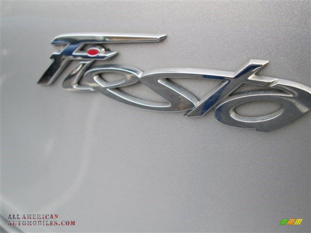 2013 Fiesta S Sedan - Ingot Silver / Charcoal Black/Light Stone photo #5