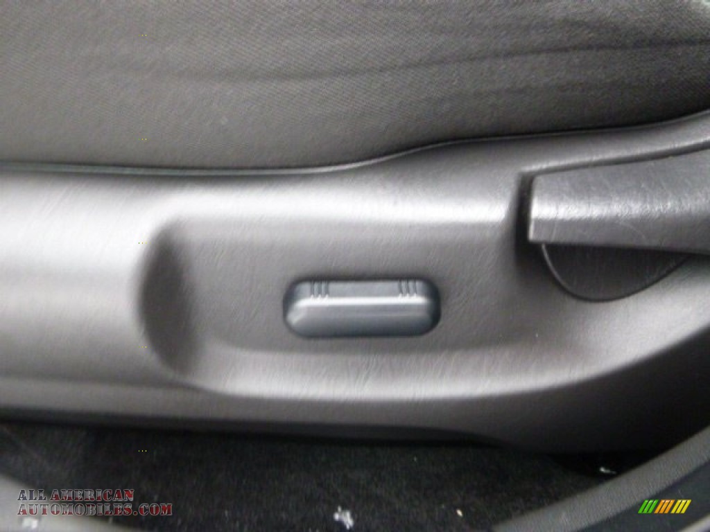 2012 Escape XLT V6 4WD - Ingot Silver Metallic / Charcoal Black photo #19