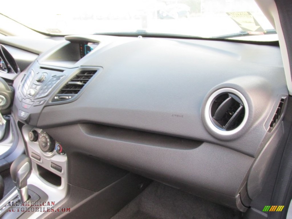 2015 Fiesta SE Hatchback - Ingot Silver Metallic / Charcoal Black photo #17
