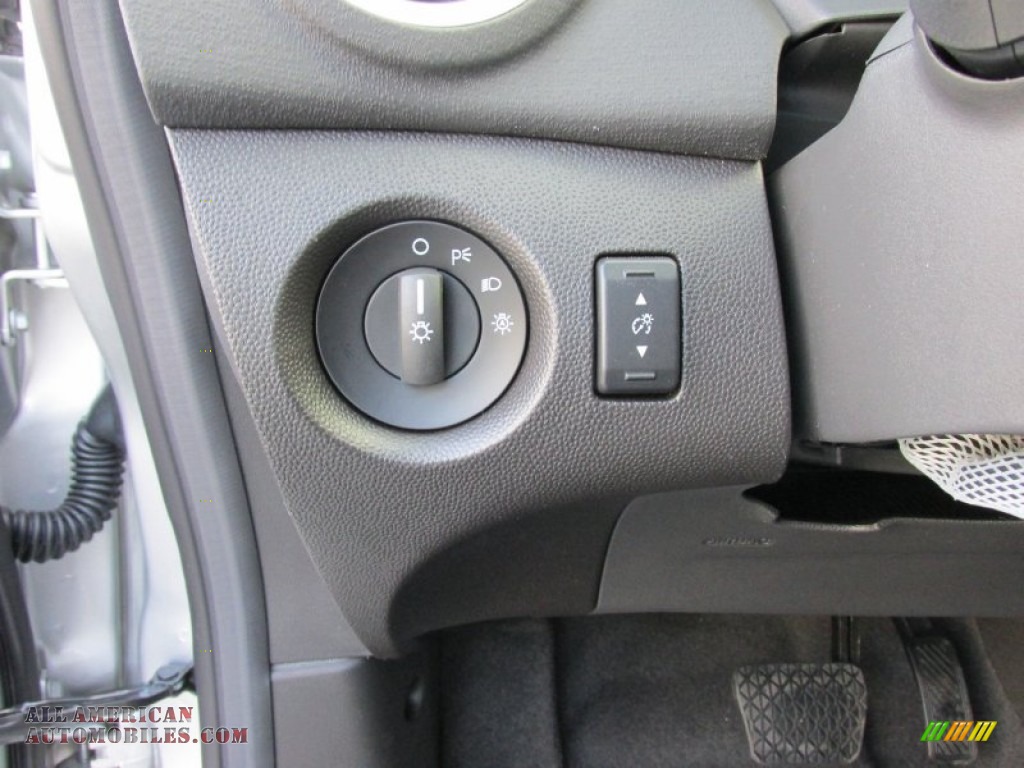 2015 Fiesta SE Hatchback - Ingot Silver Metallic / Charcoal Black photo #32