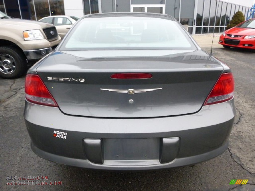 2005 Sebring Sedan - Graphite Metallic / Dark Slate Gray photo #3