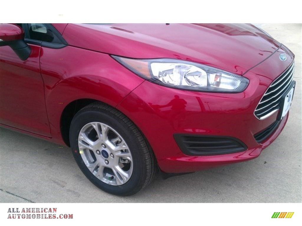 2015 Fiesta SE Sedan - Ruby Red Metallic / Charcoal Black photo #2