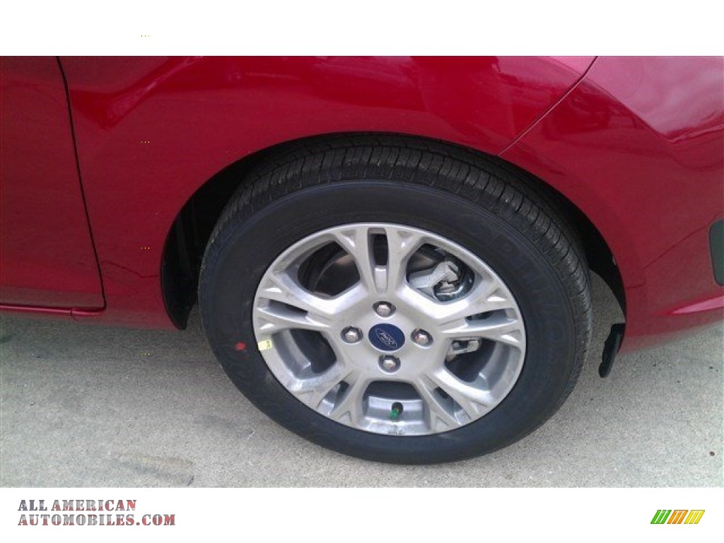 2015 Fiesta SE Sedan - Ruby Red Metallic / Charcoal Black photo #3