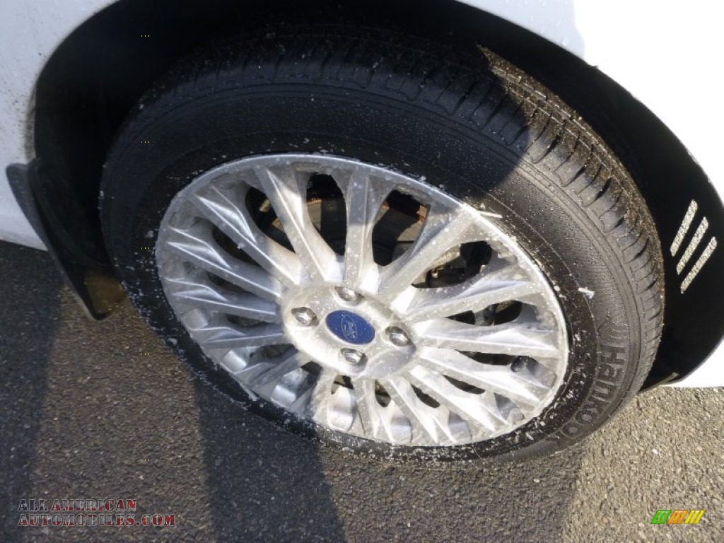 2014 Fiesta Titanium Hatchback - Oxford White / Charcoal Black photo #7