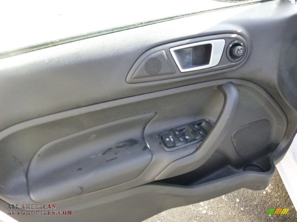2014 Fiesta Titanium Hatchback - Oxford White / Charcoal Black photo #18