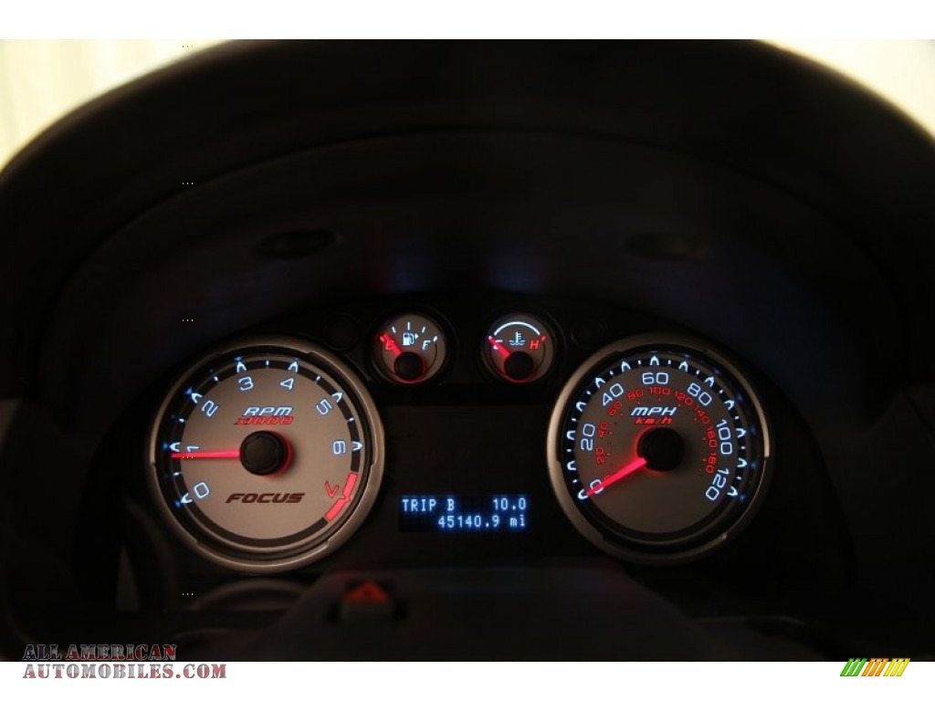 2010 Focus SE Sedan - Sangria Red Metallic / Charcoal Black photo #7
