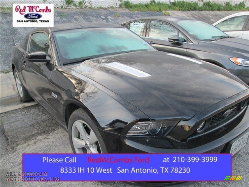 Black / Charcoal Black Ford Mustang GT Coupe
