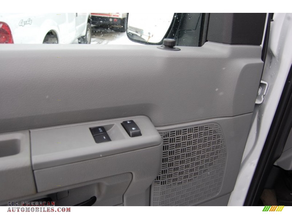 2013 E Series Van E350 XLT Extended Passenger - Oxford White / Medium Flint photo #16
