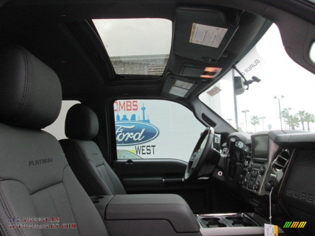 2015 F350 Super Duty Lariat Crew Cab 4x4 DRW - Tuxedo Black / Black photo #31