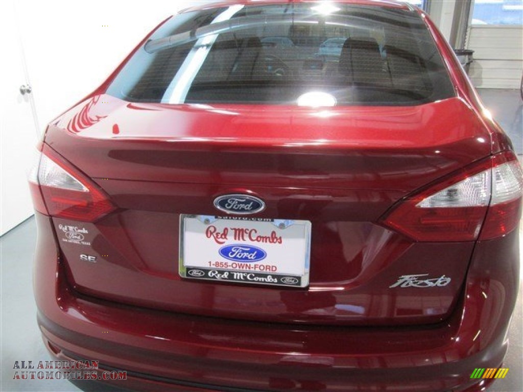 2015 Fiesta SE Sedan - Ruby Red Metallic / Charcoal Black photo #5