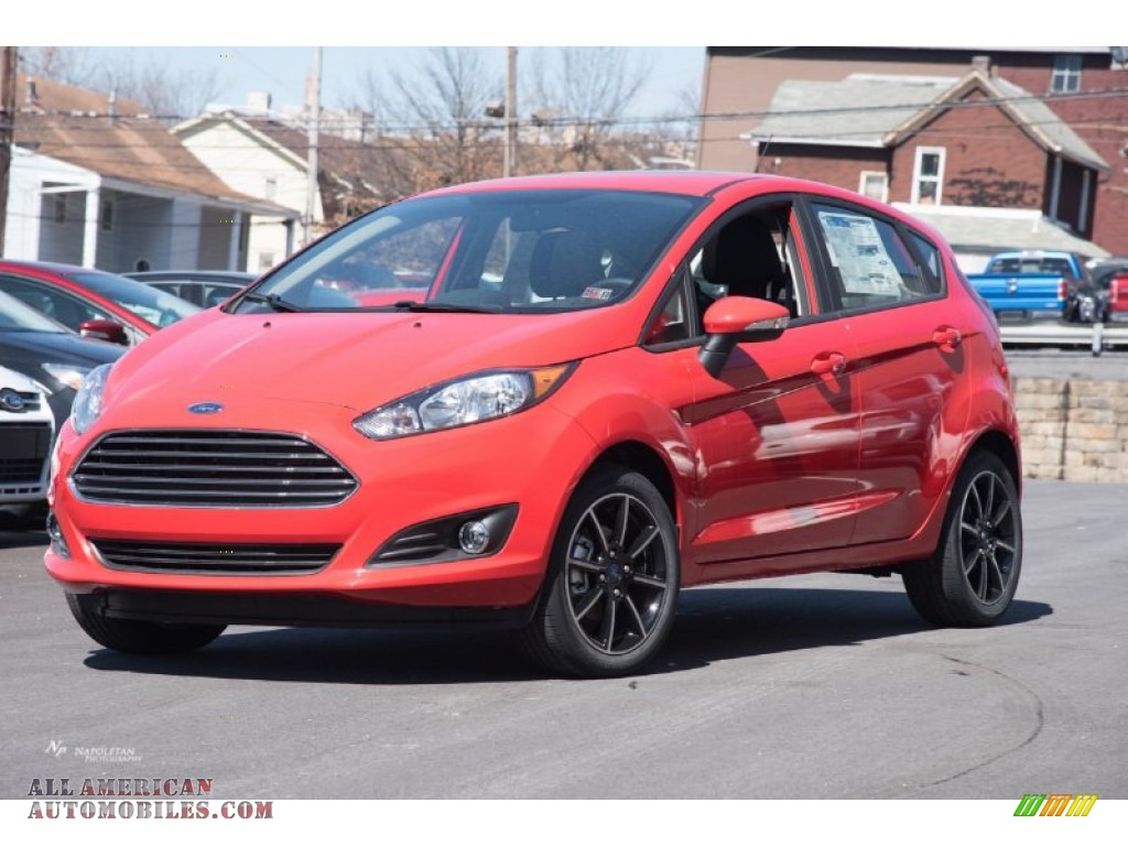 2015 Fiesta SE Hatchback - Race Red / Charcoal Black photo #1