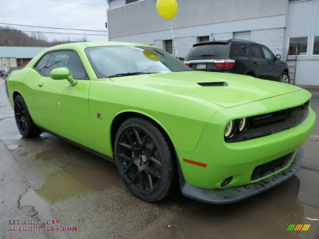 2015 Challenger R/T Scat Pack - Sublime Green Pearl / Black photo #7