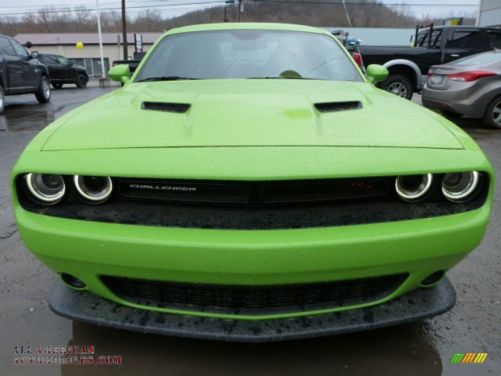 2015 Challenger R/T Scat Pack - Sublime Green Pearl / Black photo #8