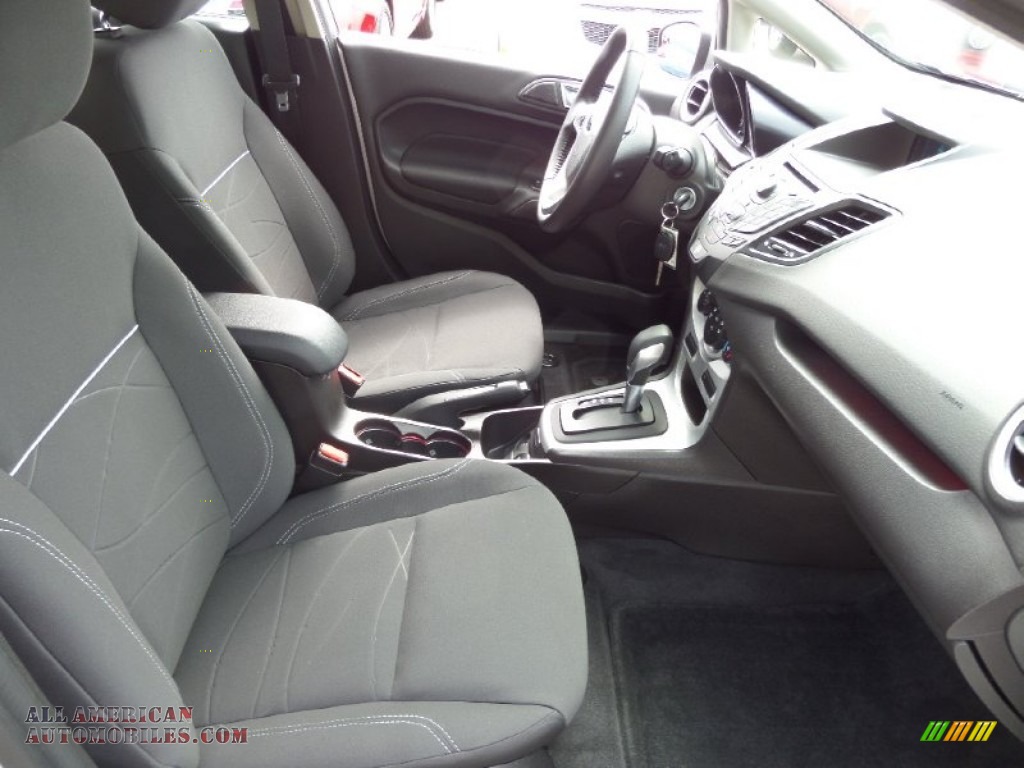2014 Fiesta SE Sedan - Ingot Silver / Charcoal Black photo #13