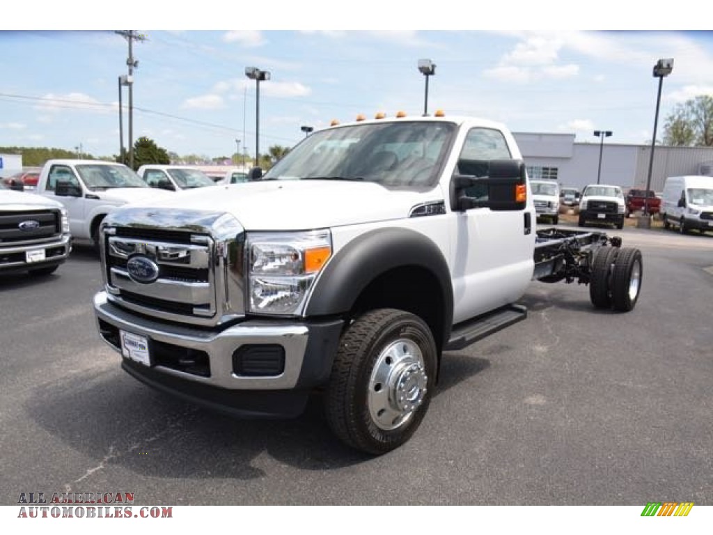 Oxford White / Steel Ford F550 Super Duty XLT Regular Cab Chassis