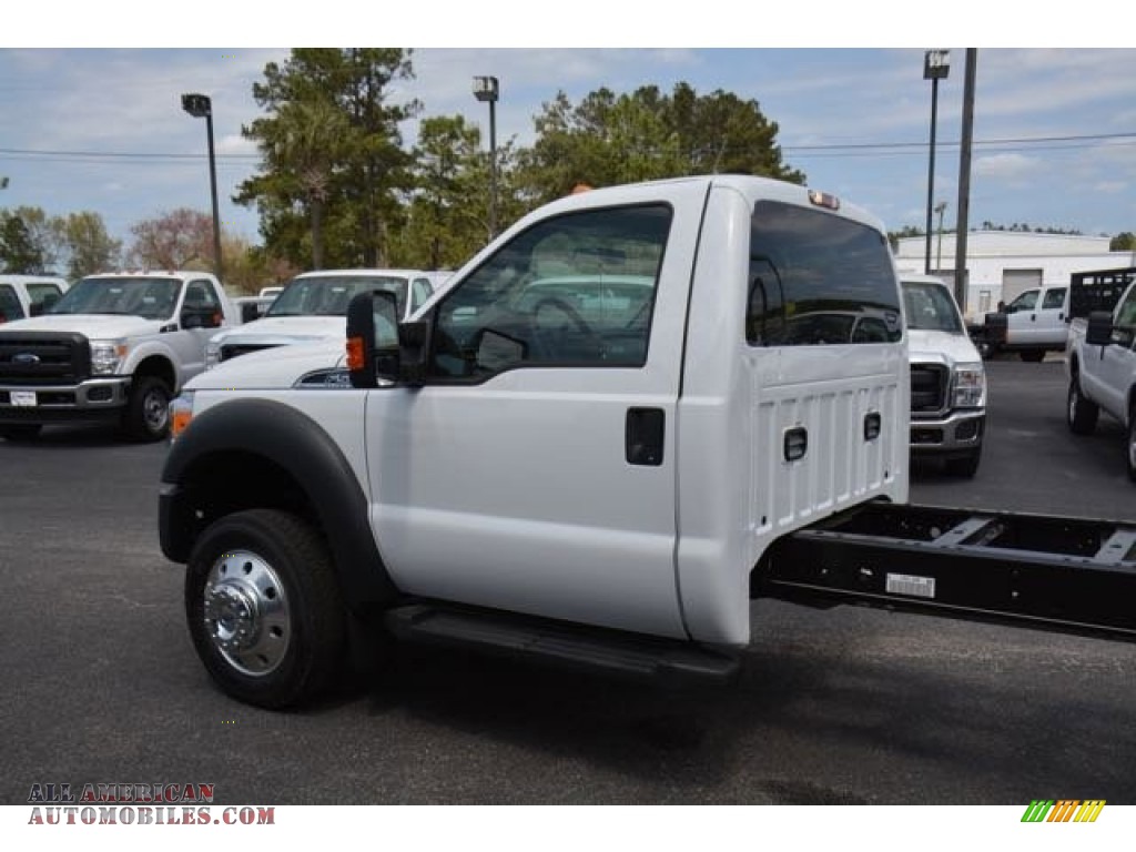 2015 F550 Super Duty XLT Regular Cab Chassis - Oxford White / Steel photo #7