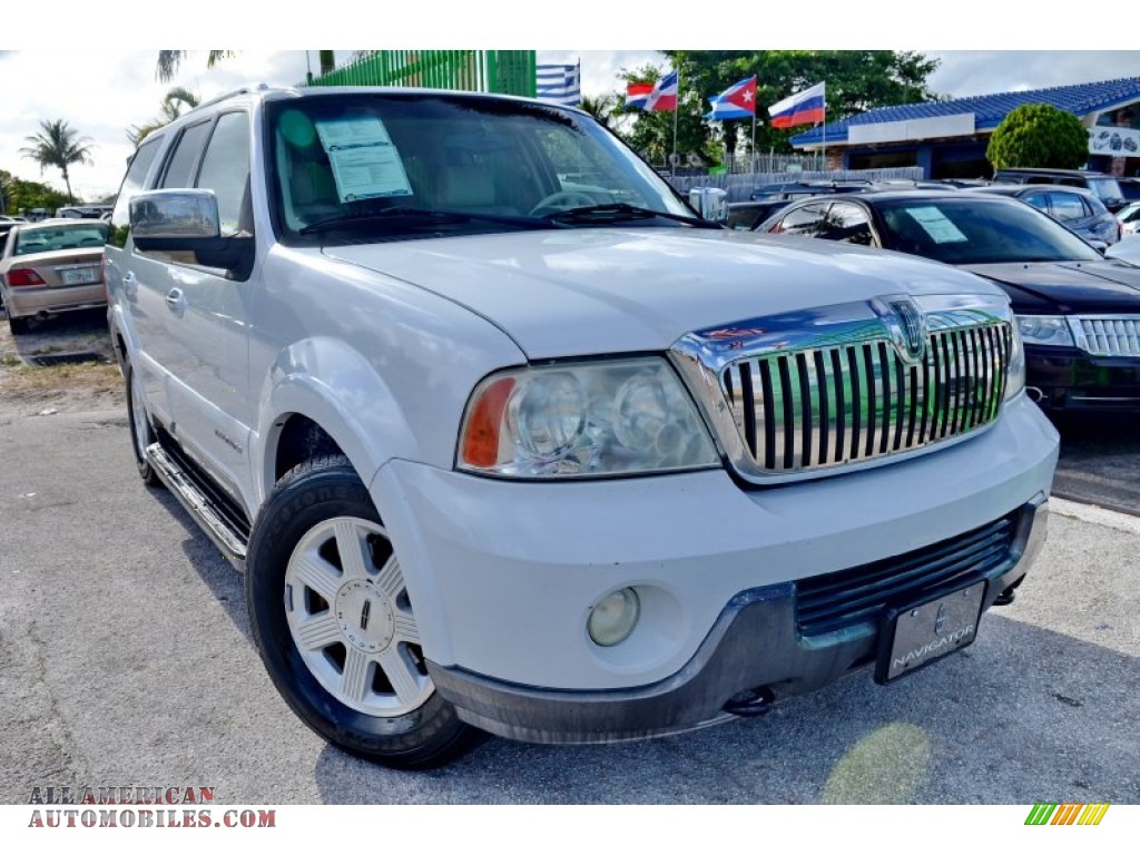 Oxford White / Light Parchment Lincoln Navigator Luxury