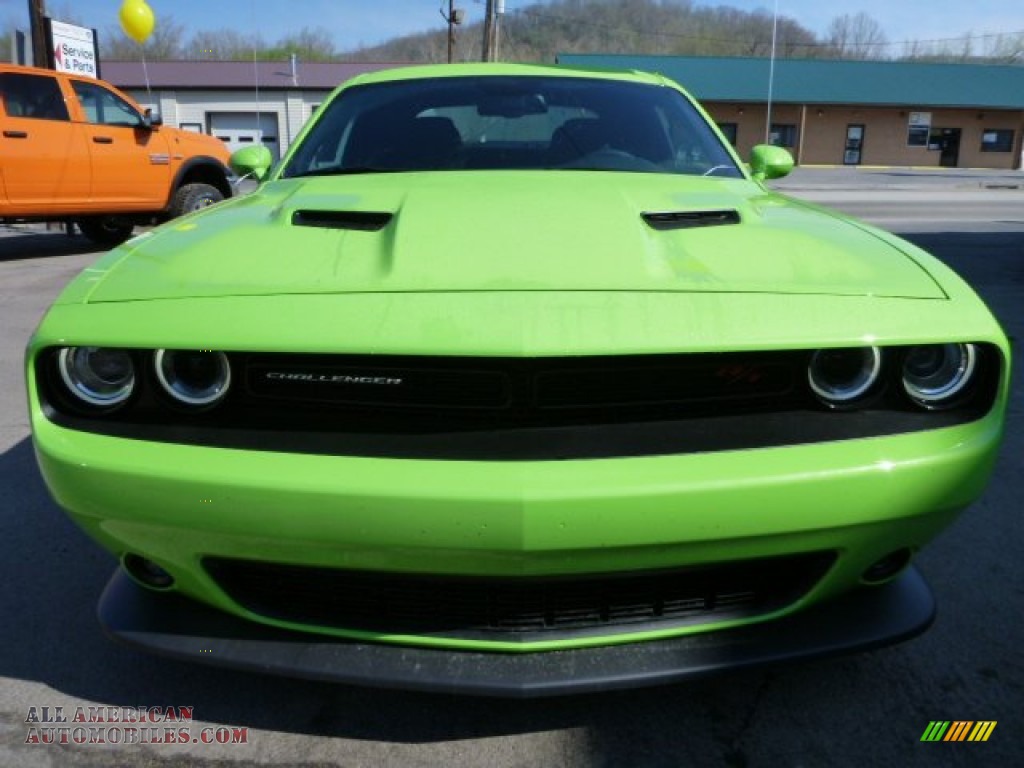 2015 Challenger R/T Scat Pack - Sublime Green Pearl / Black photo #9