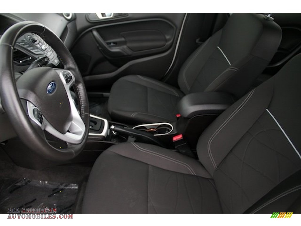 2014 Fiesta SE Hatchback - Oxford White / Charcoal Black photo #3
