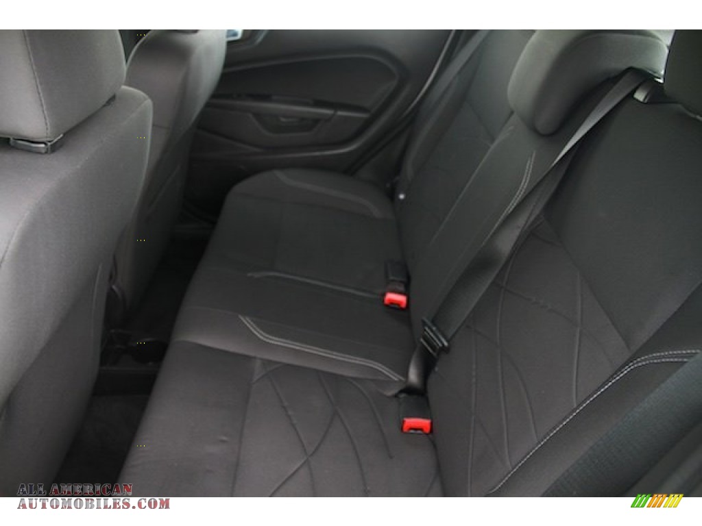 2014 Fiesta SE Hatchback - Oxford White / Charcoal Black photo #4