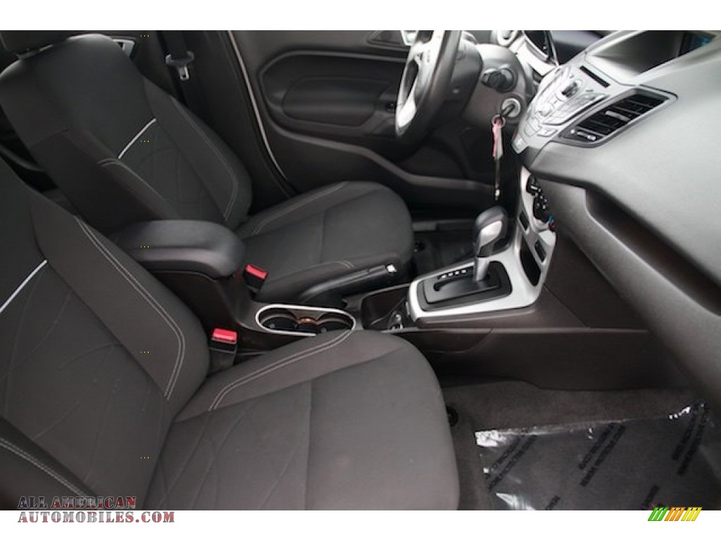 2014 Fiesta SE Hatchback - Oxford White / Charcoal Black photo #17