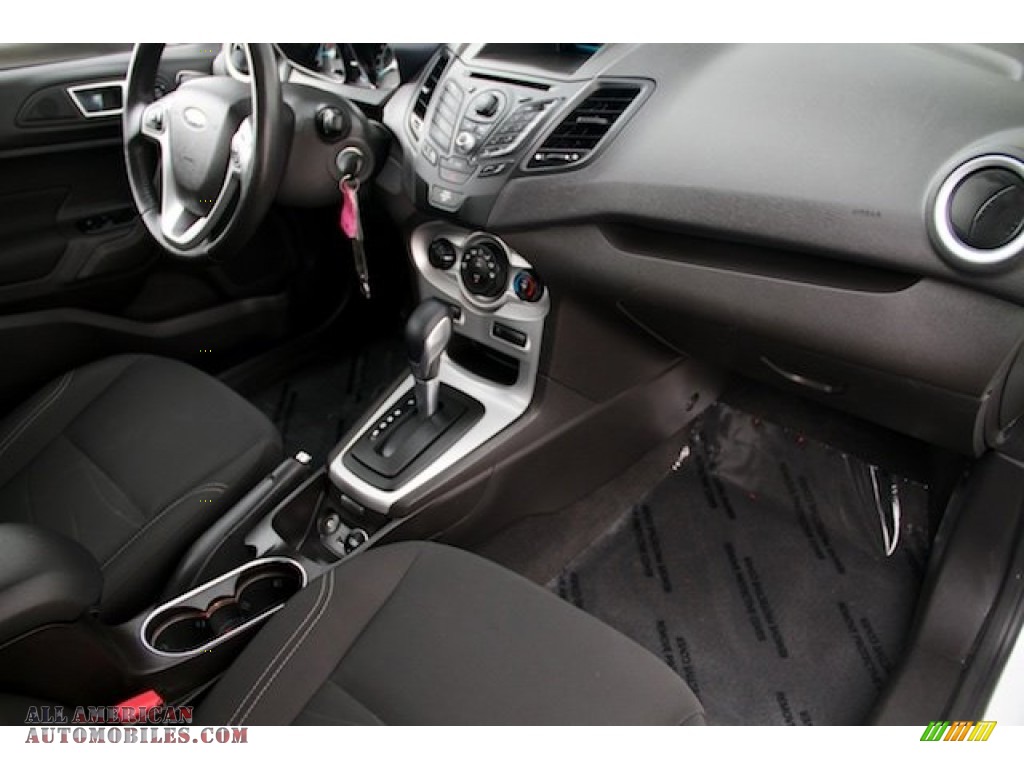 2014 Fiesta SE Hatchback - Oxford White / Charcoal Black photo #18