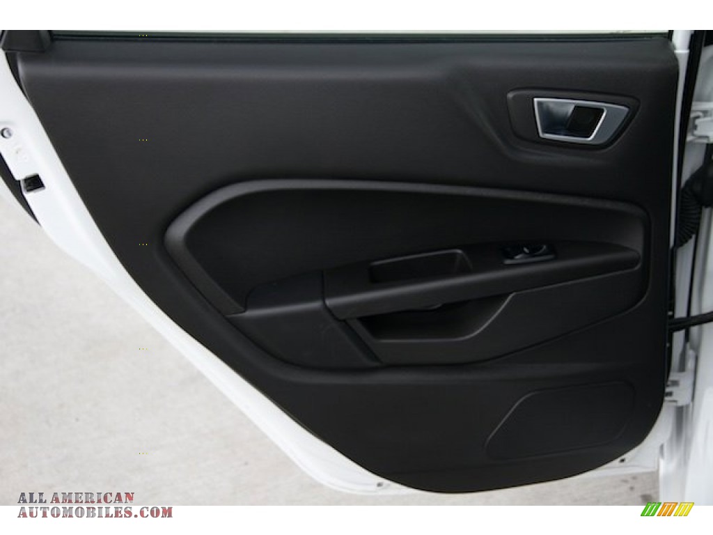 2014 Fiesta SE Hatchback - Oxford White / Charcoal Black photo #23