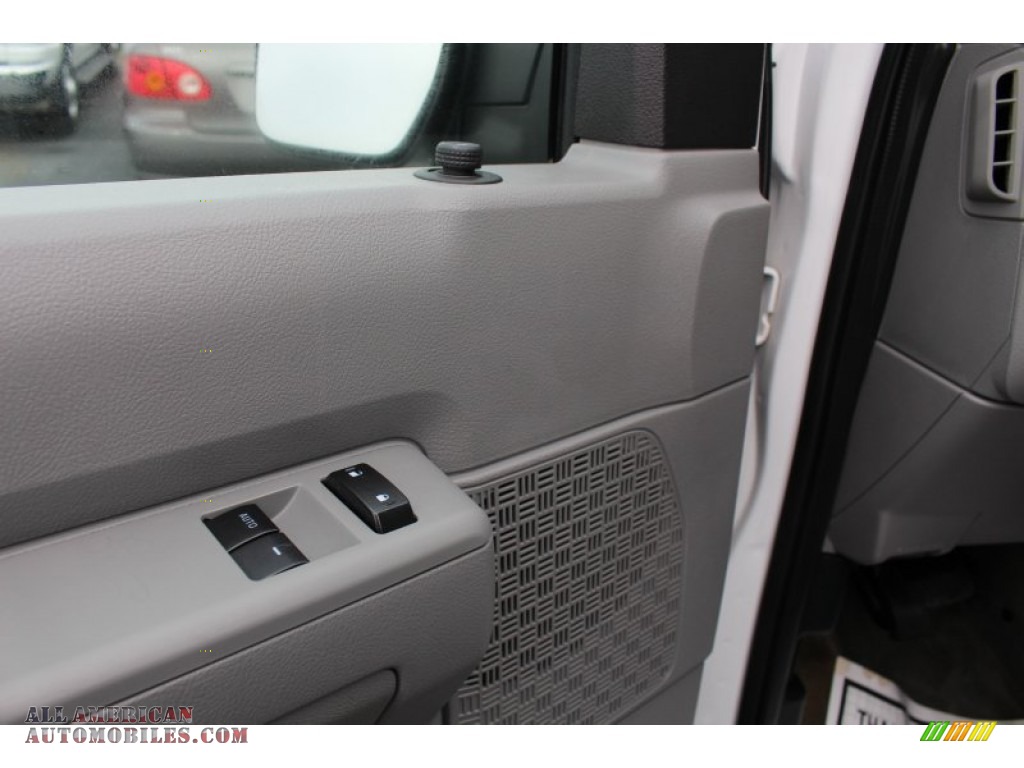 2011 E Series Van E350 XLT Passenger - Oxford White / Medium Flint photo #20
