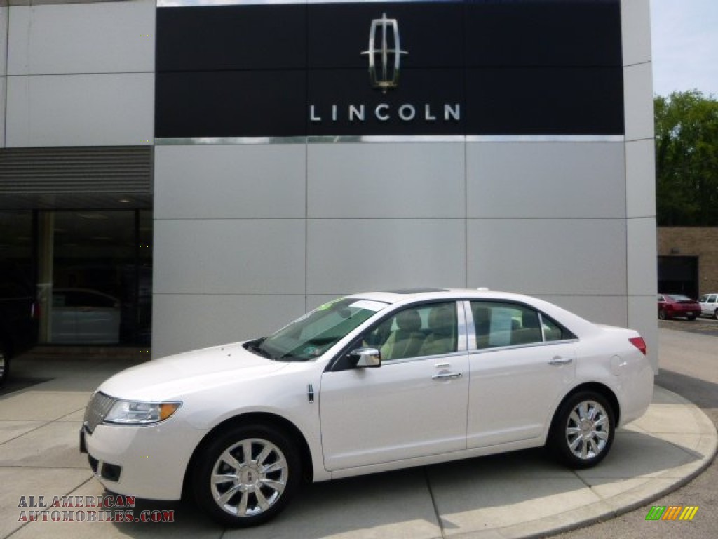 White Platinum Metallic Tri-Coat / Light Camel Lincoln MKZ FWD