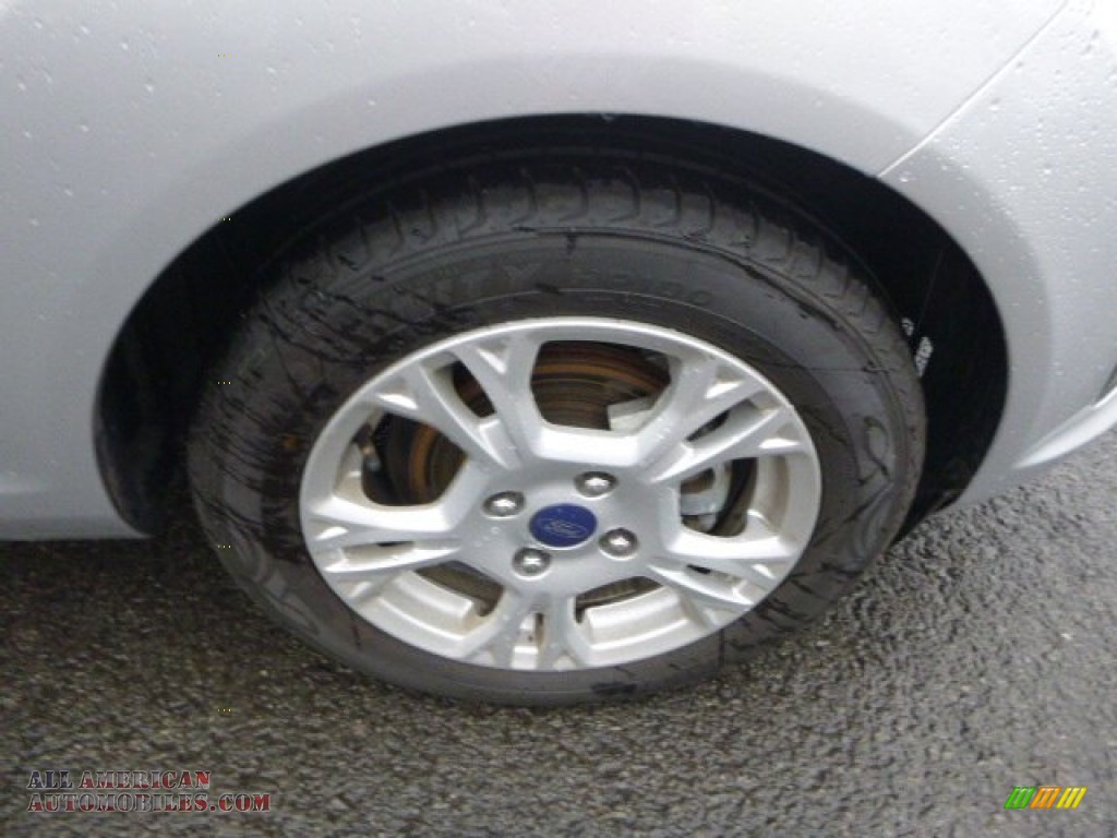 2014 Fiesta SE Hatchback - Ingot Silver / Charcoal Black photo #2