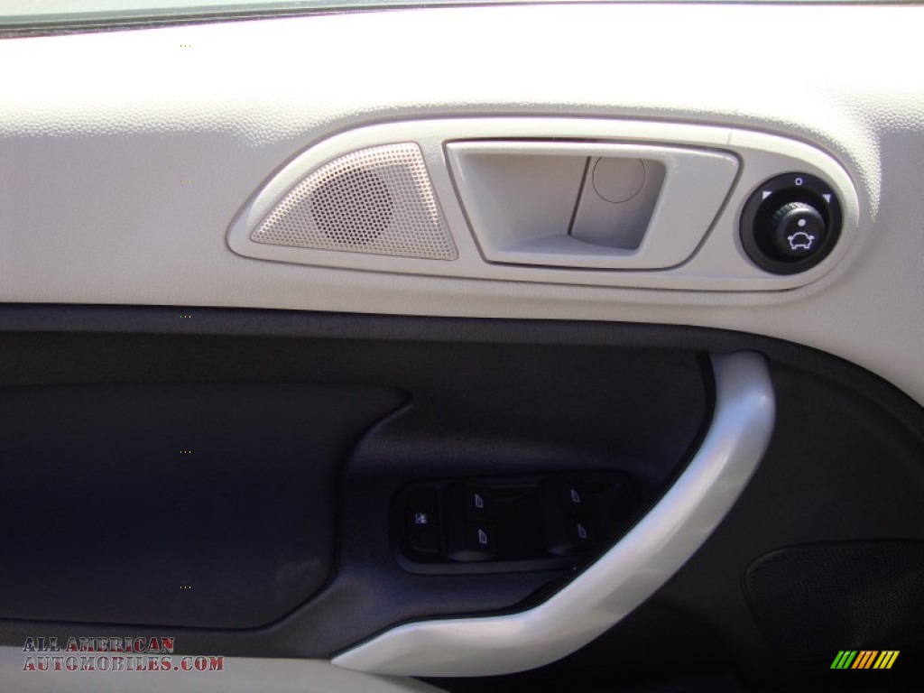 2013 Fiesta SE Hatchback - Ingot Silver / Charcoal Black/Light Stone photo #10