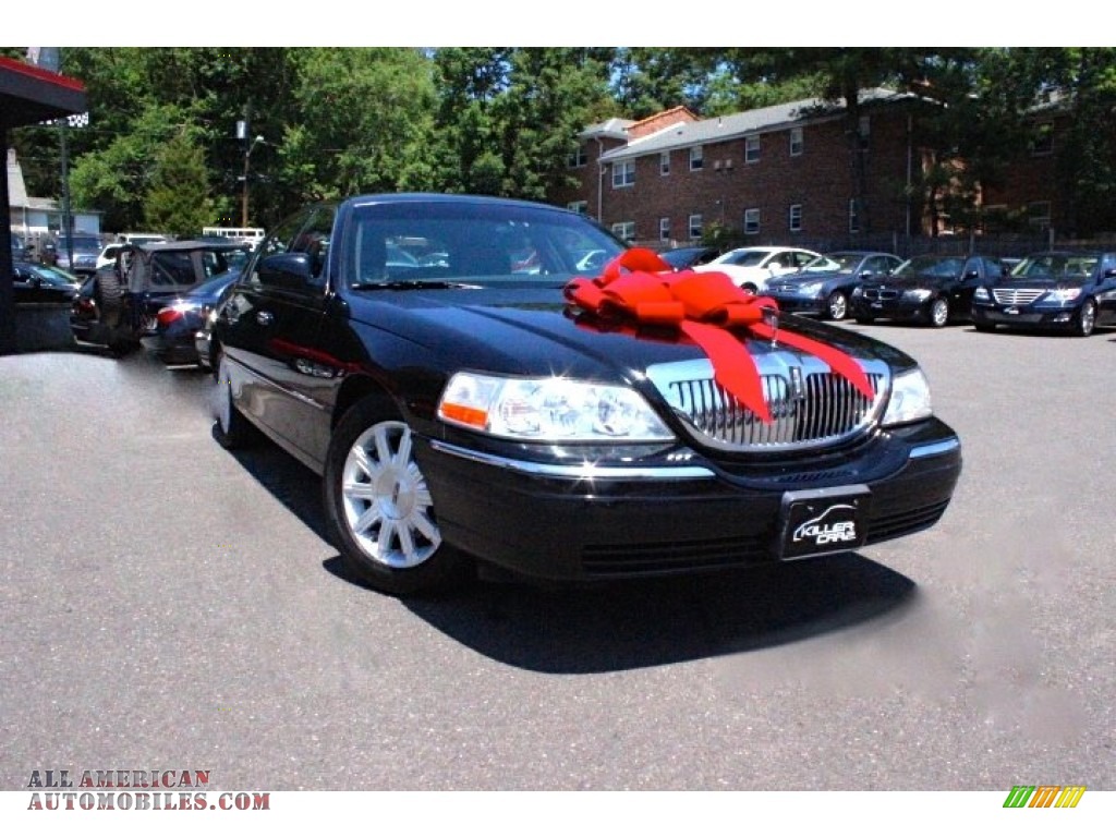 Black / Black Lincoln Town Car Signature Limited