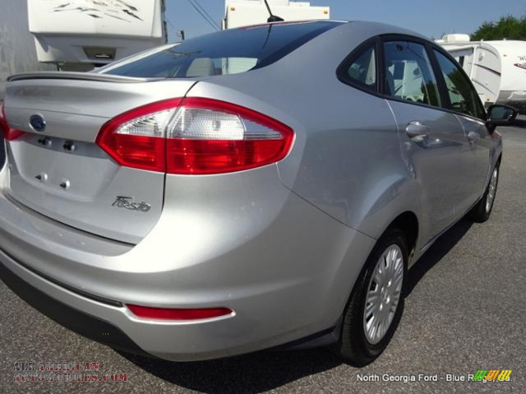 2014 Fiesta SE Sedan - Ingot Silver / Medium Light Stone photo #32