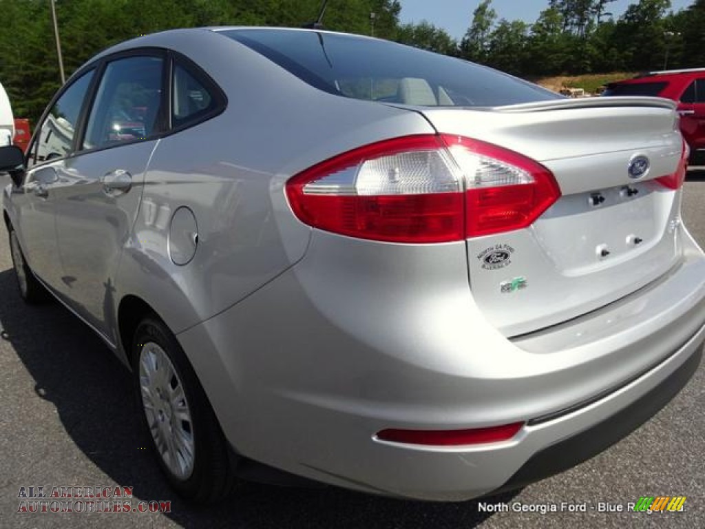 2014 Fiesta SE Sedan - Ingot Silver / Medium Light Stone photo #33