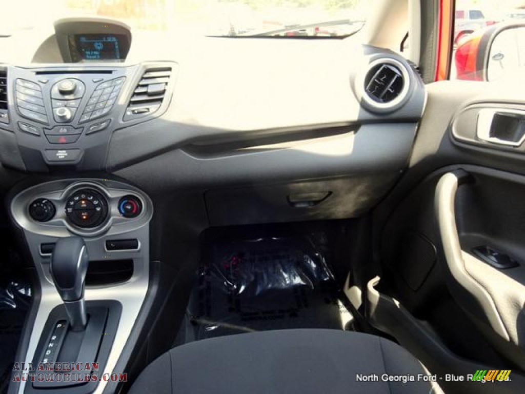 2014 Fiesta SE Hatchback - Race Red / Charcoal Black photo #18