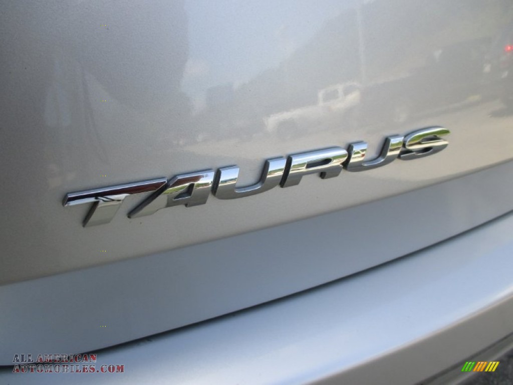 2011 Taurus SEL - Ingot Silver / Charcoal Black photo #8