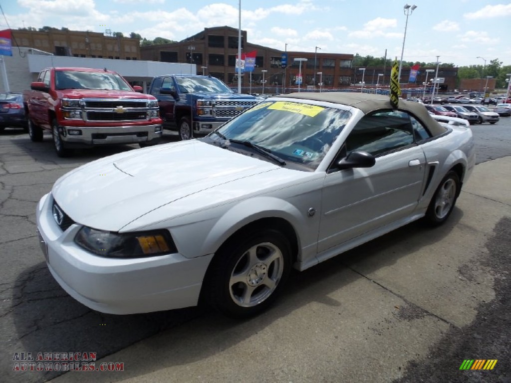 2004 Mustang V6 Convertible - Oxford White / Medium Parchment photo #7