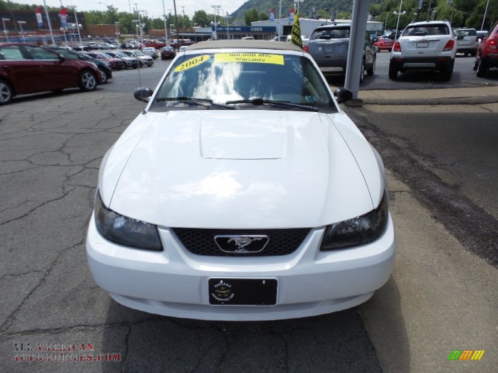 2004 Mustang V6 Convertible - Oxford White / Medium Parchment photo #8