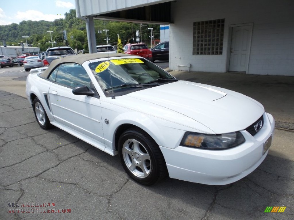 2004 Mustang V6 Convertible - Oxford White / Medium Parchment photo #9
