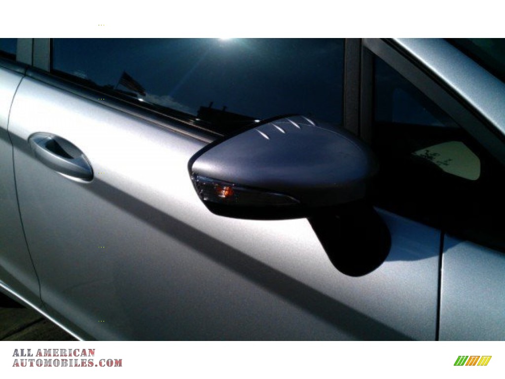 2015 Fiesta SE Sedan - Ingot Silver Metallic / Charcoal Black photo #4