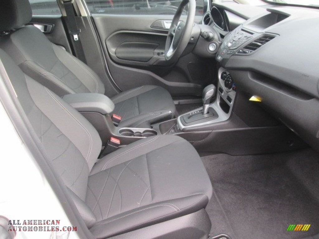 2015 Fiesta SE Hatchback - Oxford White / Charcoal Black photo #19